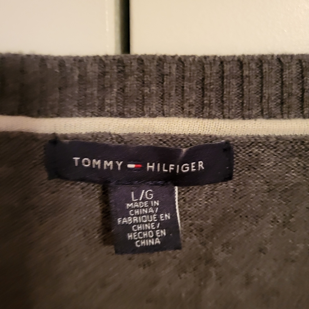 Vintage Tommy Hilfiger Gray V-Neck Sweater with Purple and White Argyle - Picture 4 of 4